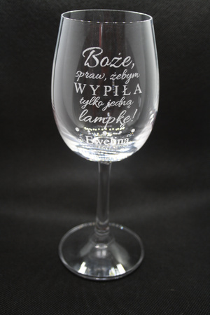 Kieliszek do wina z grawerem